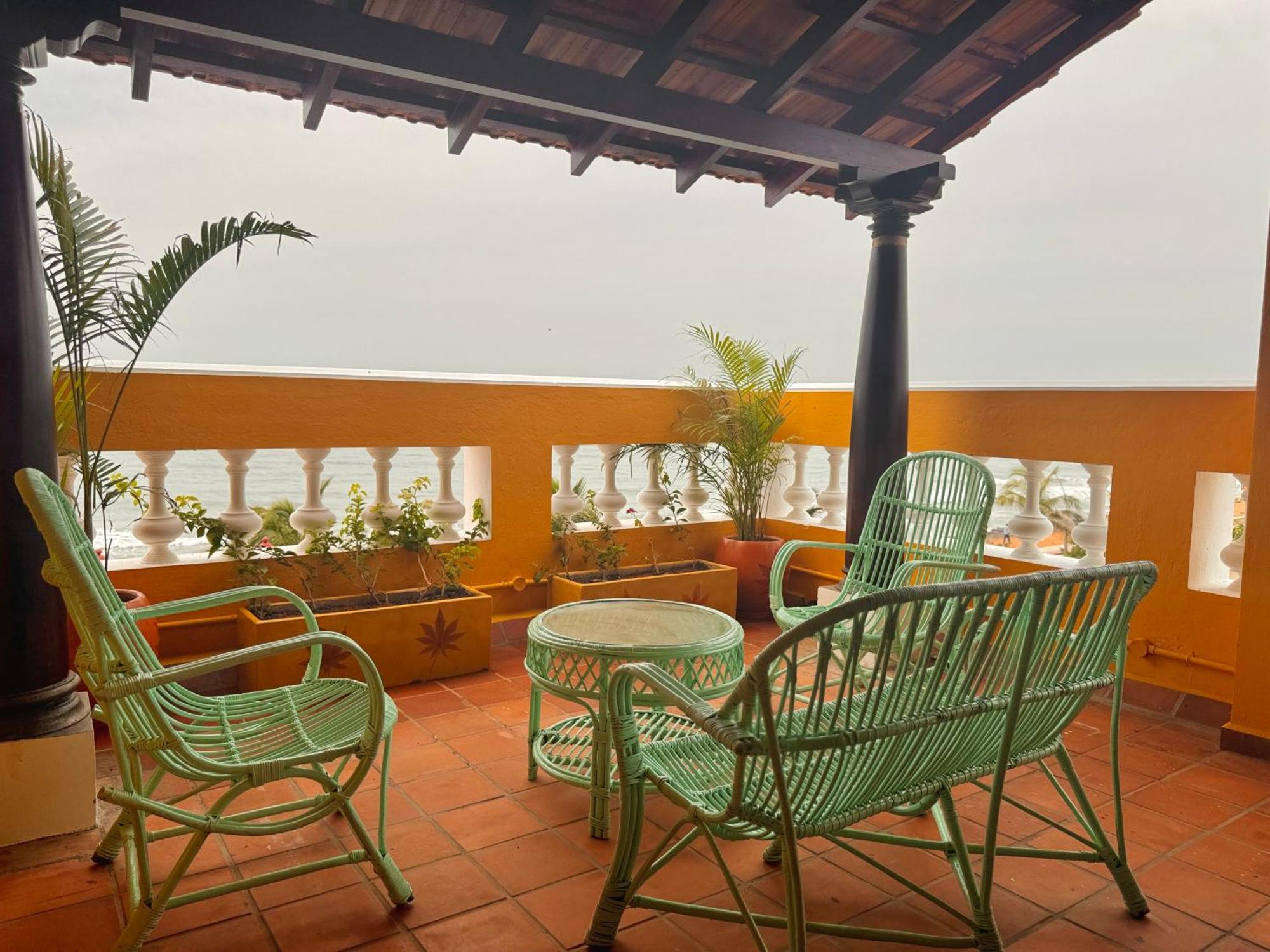 La Plage Seaview Suites Pondicherry Exterior foto