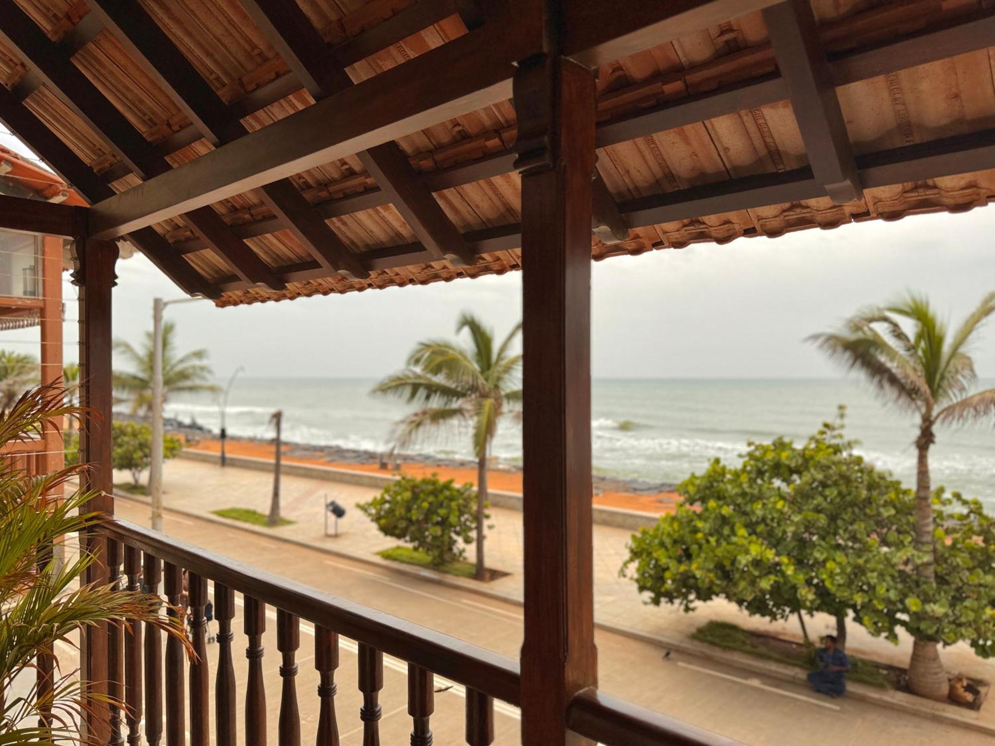 La Plage Seaview Suites Pondicherry Exterior foto