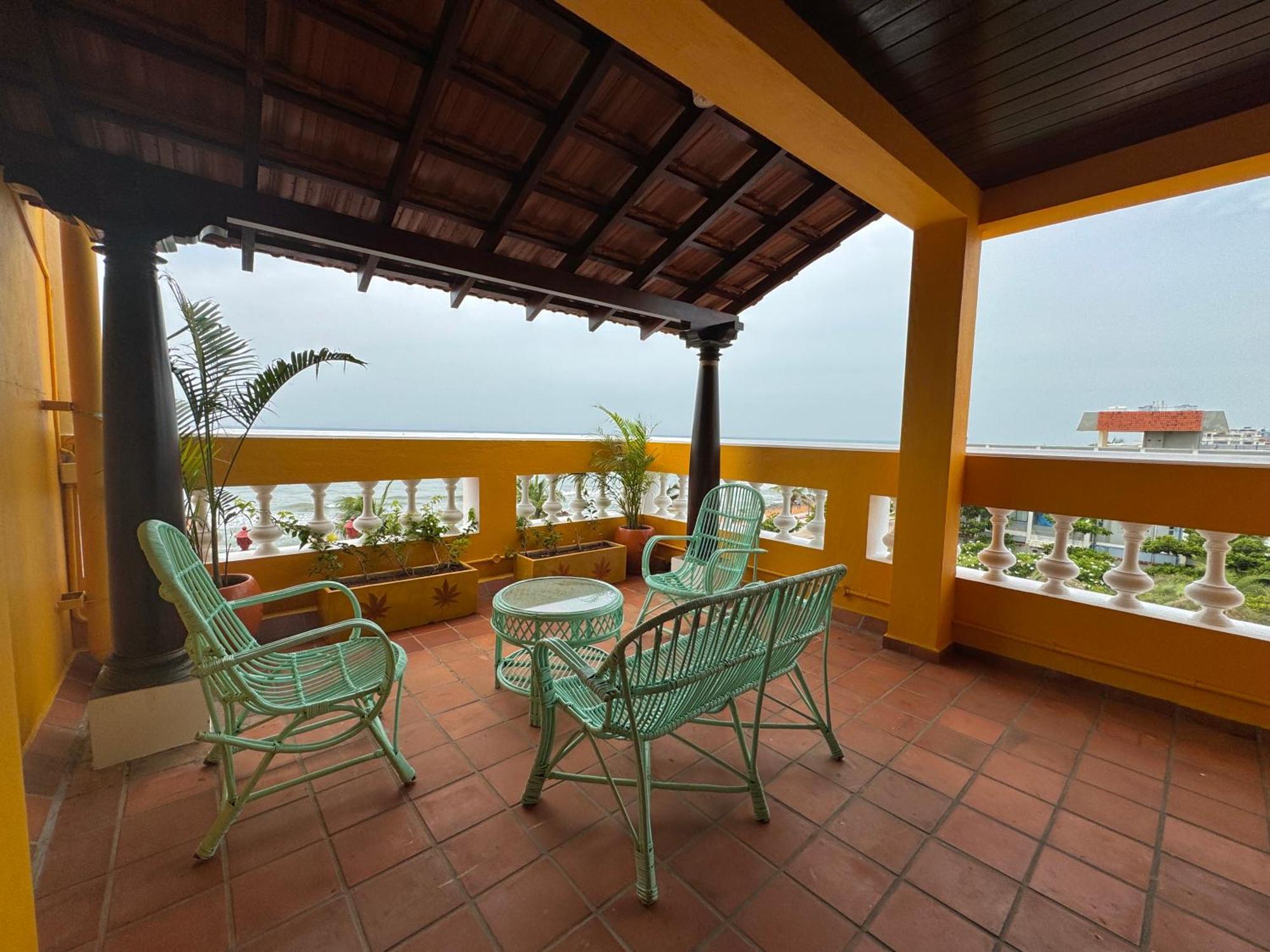La Plage Seaview Suites Pondicherry Exterior foto