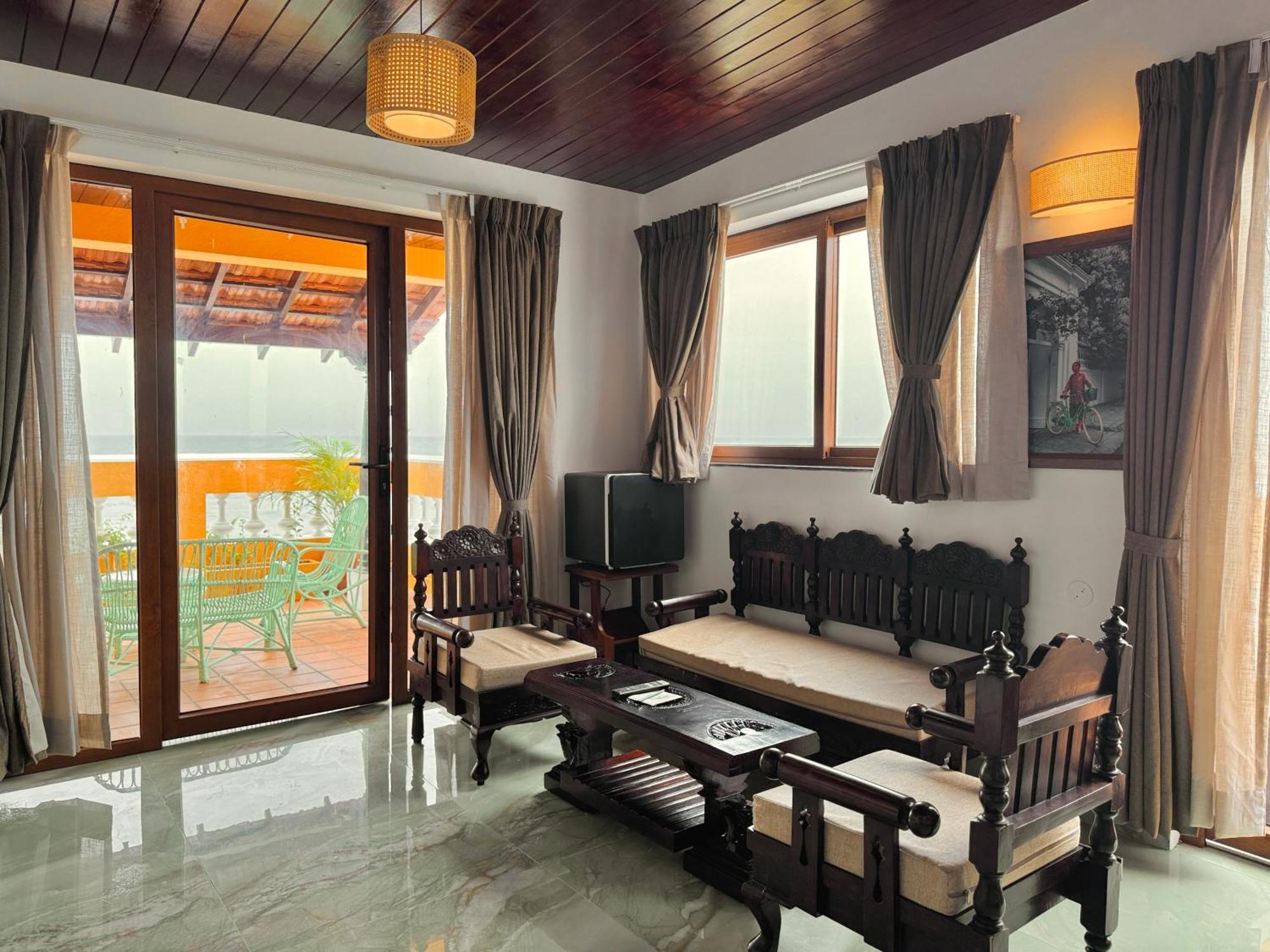 La Plage Seaview Suites Pondicherry Exterior foto