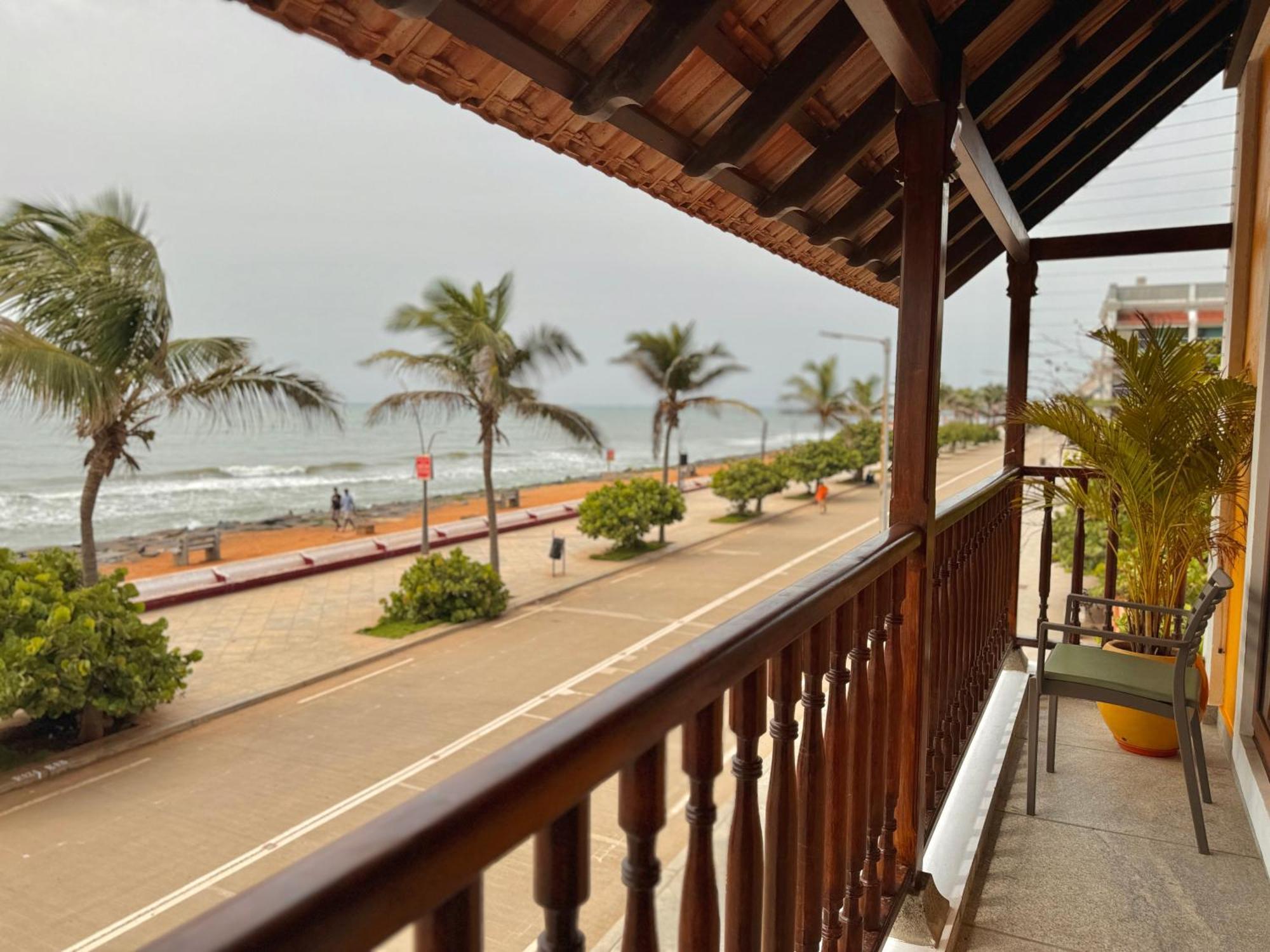 La Plage Seaview Suites Pondicherry Exterior foto