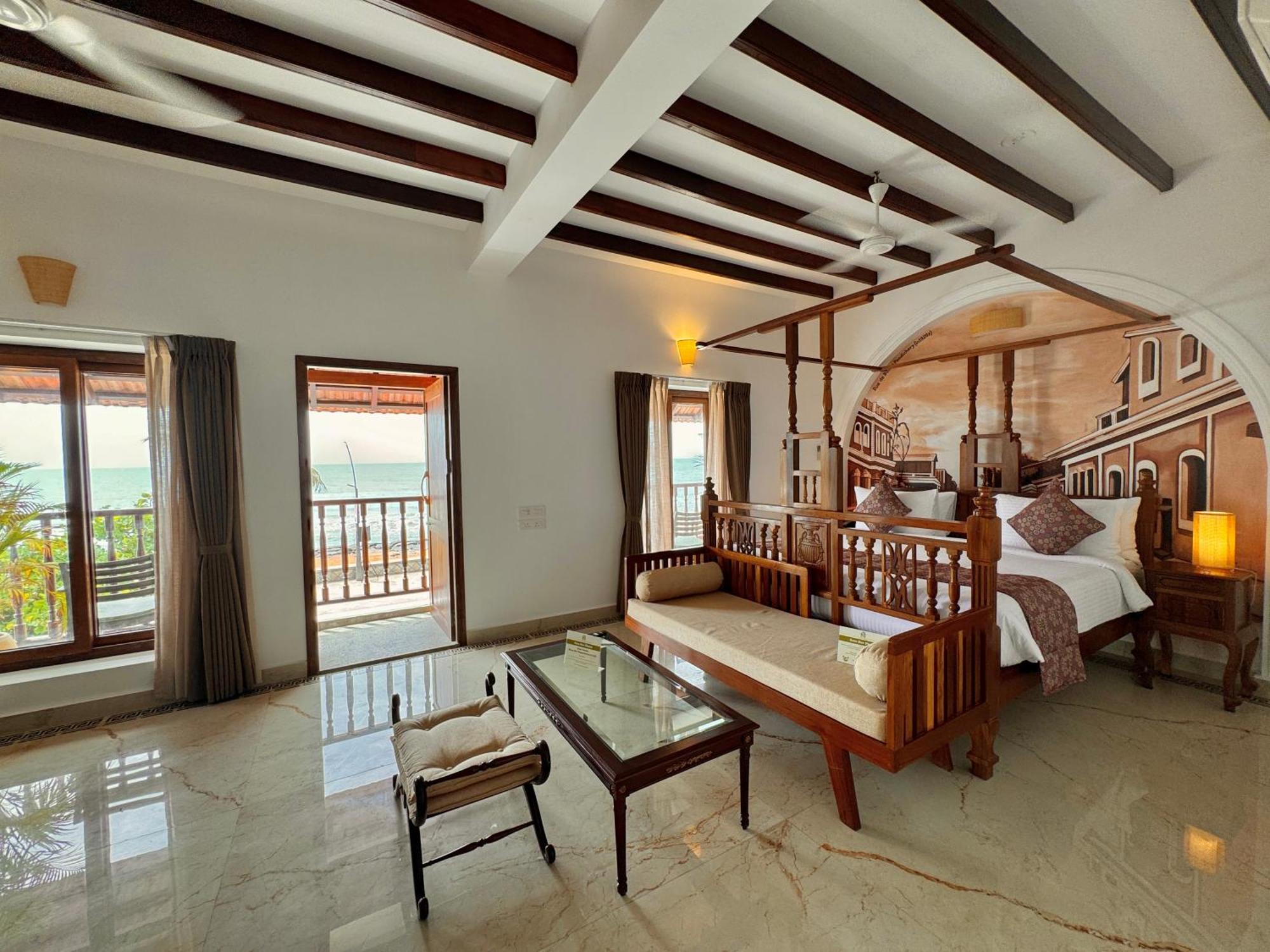 La Plage Seaview Suites Pondicherry Exterior foto