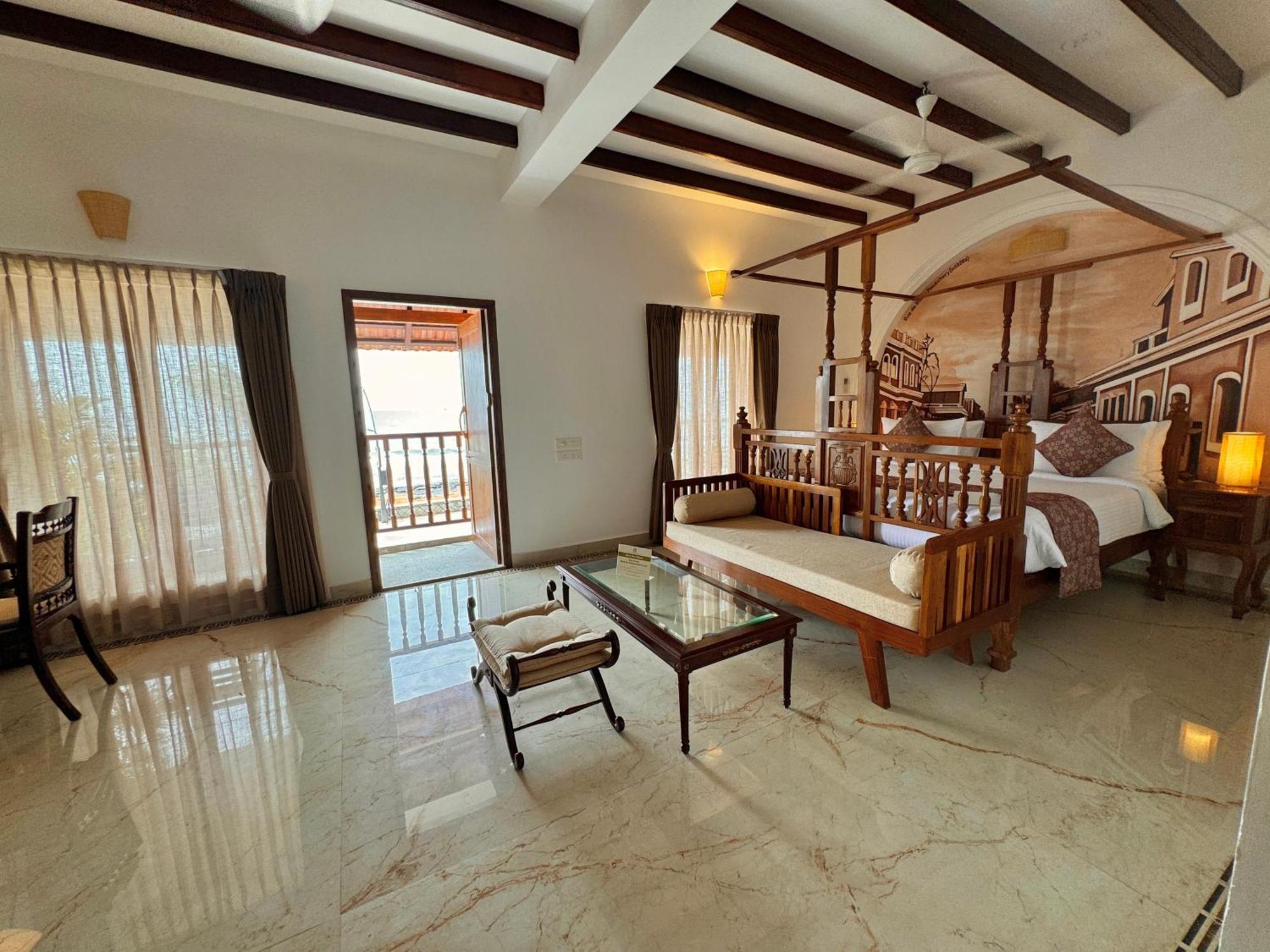 La Plage Seaview Suites Pondicherry Exterior foto