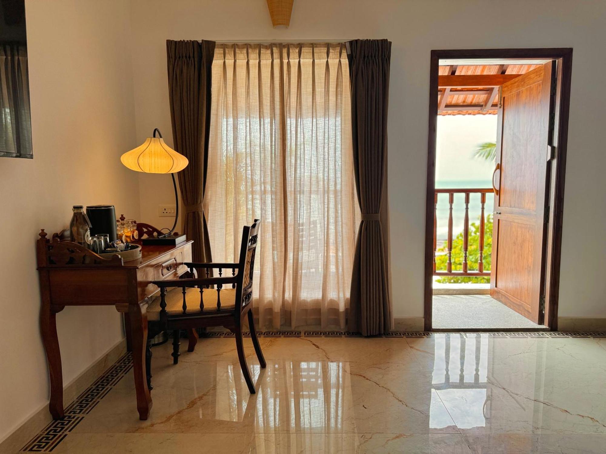 La Plage Seaview Suites Pondicherry Exterior foto
