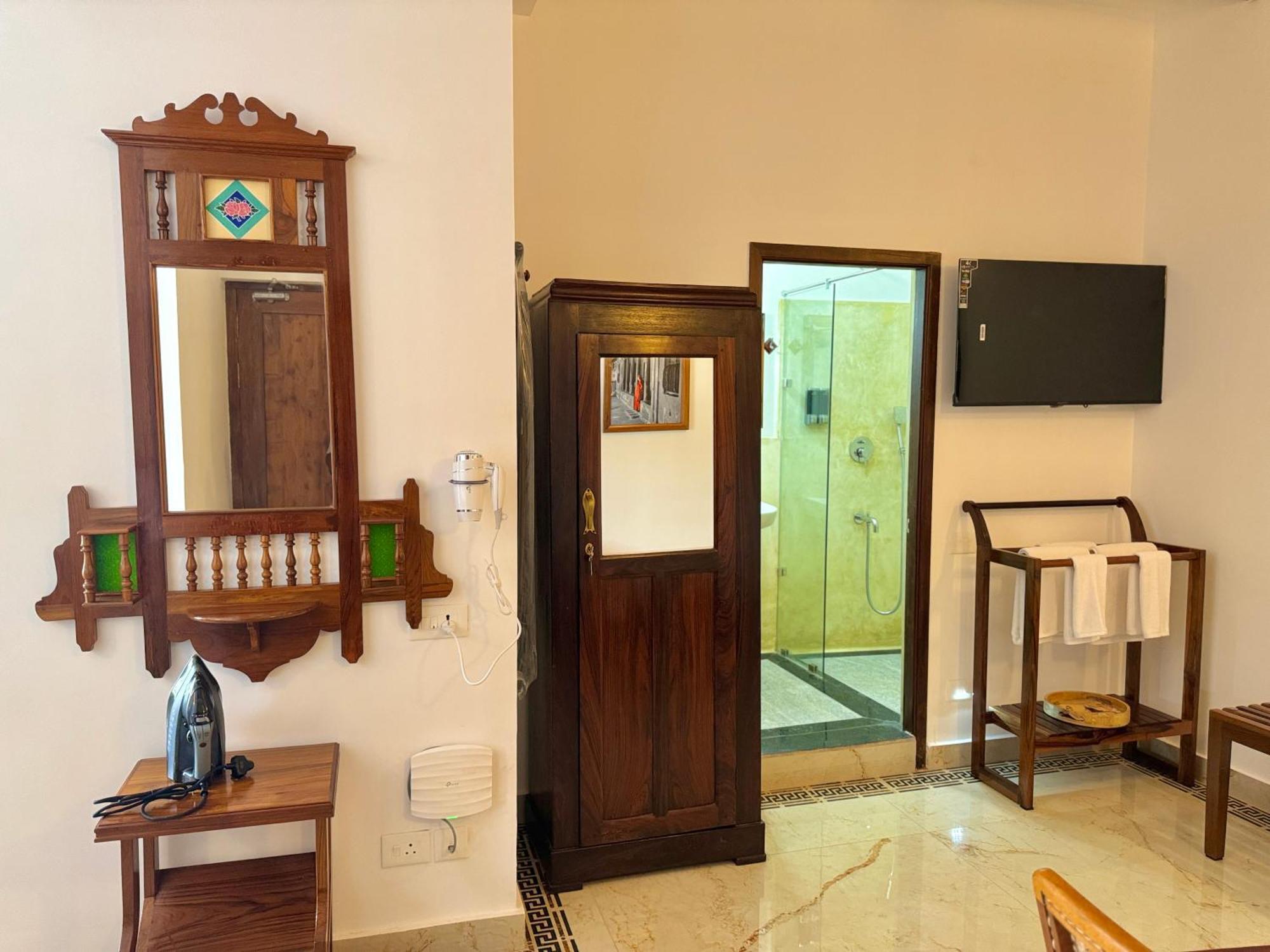 La Plage Seaview Suites Pondicherry Exterior foto