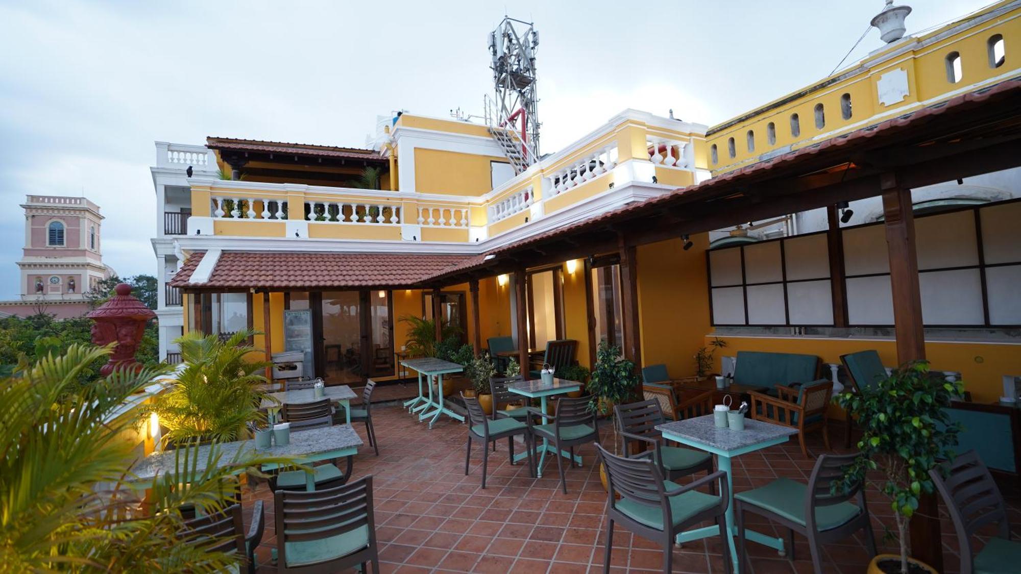 La Plage Seaview Suites Pondicherry Exterior foto