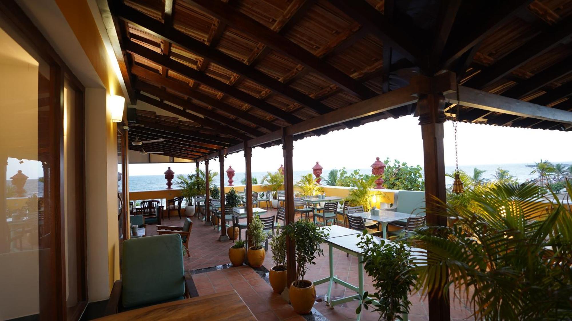 La Plage Seaview Suites Pondicherry Exterior foto