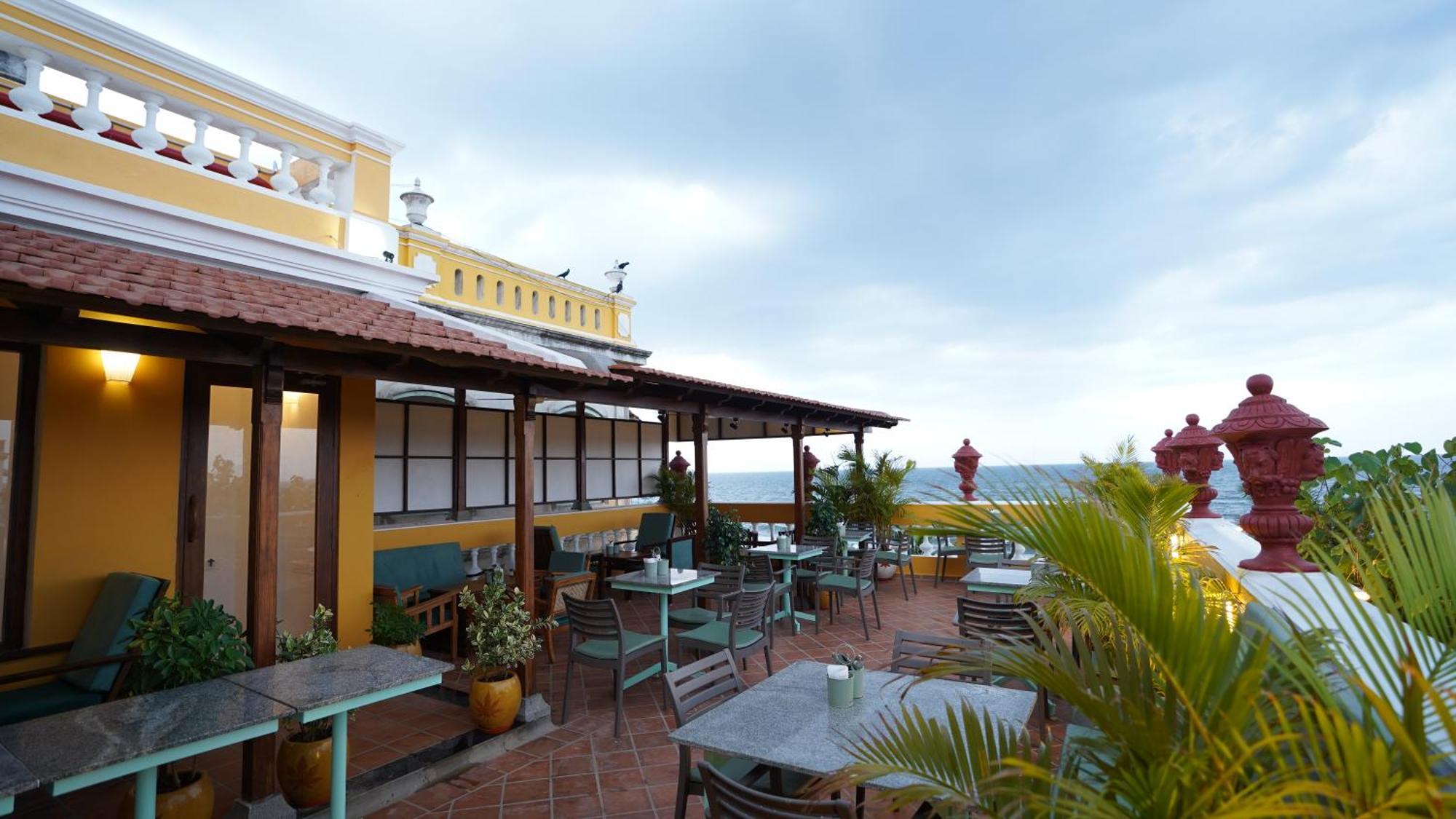 La Plage Seaview Suites Pondicherry Exterior foto