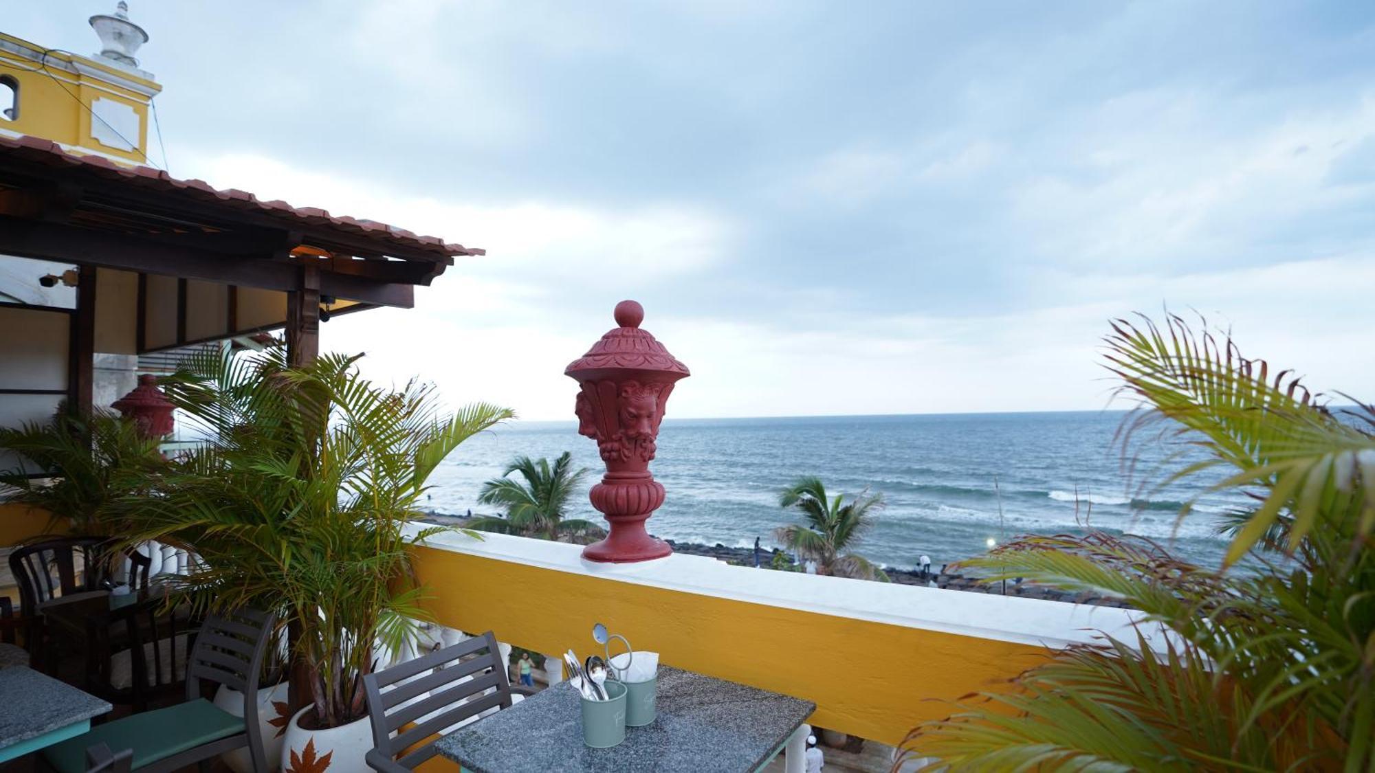 La Plage Seaview Suites Pondicherry Exterior foto